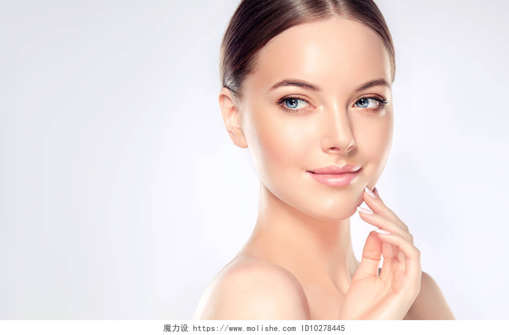 美丽的年轻女子干净新鲜的皮肤面部治疗面部清洁脸部面部整形整容医美鼻子整形